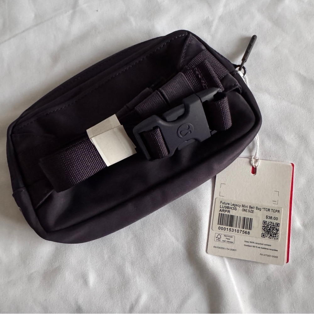 🆕 Lululemon Team Canada Future Legacy Mini Belt Bag - Atmospheric Purple - Picture 8 of 8